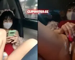 Clip sex em gái xinh thủ dâm trên xe – Cliphot69