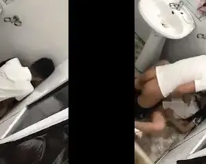 Em gái say xỉn và bạn trai trong phòng tắm nhà hàng – Viet69