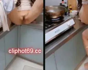 Sex đụ em gái trong bếp – Cliphot69